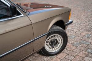 Image 2/76 of BMW 323i (1982)