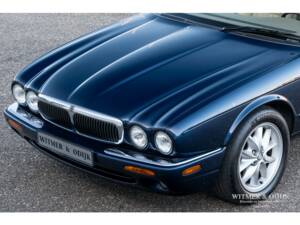 Bild 21/34 von Jaguar XJ 8 4.0 Executive (1999)