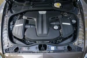 Image 13/28 of Bentley Continental GT V8 (2016)