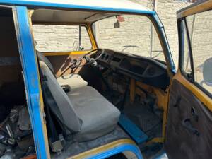 Image 6/12 of Volkswagen T2b panel van (1976)