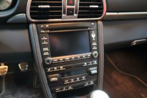 Image 19/50 of Porsche 911 Carrera 4S (2011)
