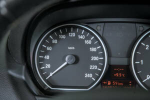 Image 23/50 of BMW 118i (2008)