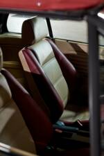 Image 41/45 of BMW 320i (1990)