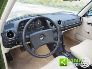 Image 10/10 de Mercedes-Benz 240 D (1982)