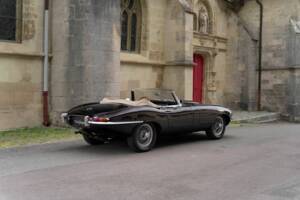 Imagen 2/50 de Jaguar E-Type 4.2 (1967)