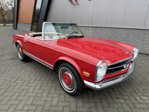 Image 2/36 de Mercedes-Benz 280 SL (1968)