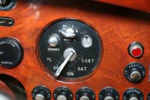 Image 13/30 of Rolls-Royce Phantom III (1938)