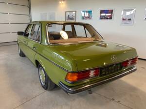 Immagine 51/91 di Mercedes-Benz 240 D (1981)