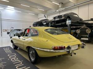 Image 7/28 de Jaguar Type E 4.2 (1965)