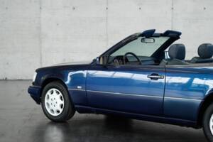 Bild 14/50 von Mercedes-Benz E 200 (1996)