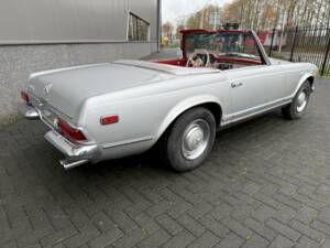 Image 9/36 de Mercedes-Benz 230 SL (1965)