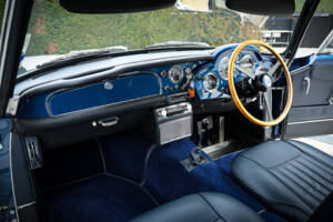 Image 10/14 of Aston Martin DB 4 Convertible (1963)