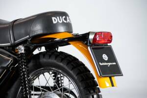 Immagine 13/50 di Ducati 250 Scrambler (1971)
