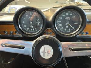 Image 37/39 of Alfa Romeo Giulia GT 1300 Junior (1970)