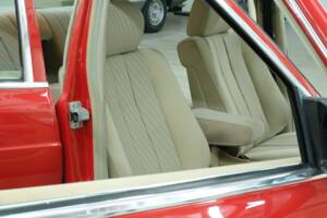 Bild 33/50 von Mercedes-Benz 260 SE (1986)