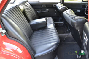 Image 27/50 of Mercedes-Benz 230&#x2F;6 (1973)