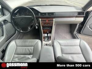 Bild 15/15 von Mercedes-Benz E 320 (1993)