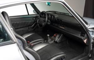 Image 18/32 de Porsche 911 Carrera 4S (1998)