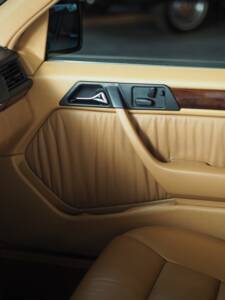 Bild 48/53 von Mercedes-Benz 300 E 4-Matic (1993)