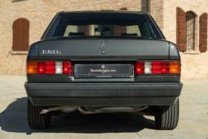 Imagen 8/50 de Mercedes-Benz 190 E (1988)