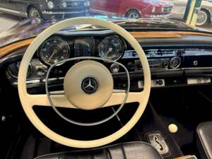 Bild 16/36 von Mercedes-Benz 280 SL (1968)