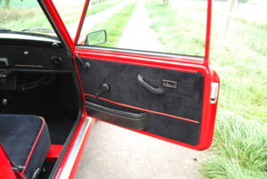 Image 33/35 of Mini 1000 (1988)