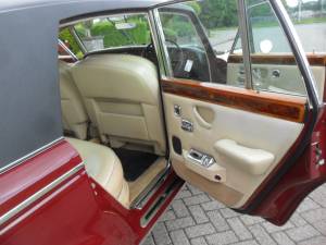 Image 9/20 of Rolls-Royce Silver Shadow I (1975)