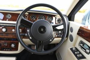 Image 40/50 of Rolls-Royce Phantom VII (2016)