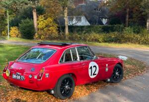 Image 4/50 of MG MGB GT (1972)