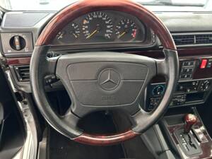 Image 14/28 of Mercedes-Benz G 500 (SWB) (1999)