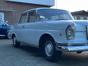 Image 10/29 de Mercedes-Benz 230 S (1965)