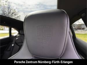 Image 29/36 of Porsche Taycan 4S Sport Turismo (2026)