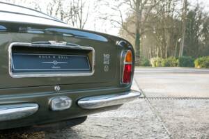 Immagine 18/36 di Aston Martin DB 6 Mk II (1970)