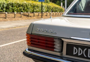 Image 13/23 of Mercedes-Benz 380 SL (1985)