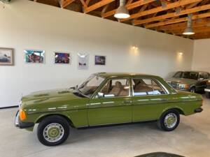 Immagine 5/91 di Mercedes-Benz 240 D (1981)