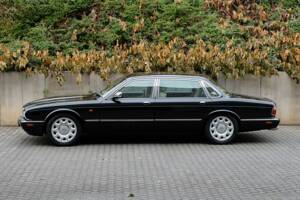 Image 10/60 de Daimler Super V8 (2000)