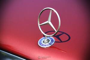 Bild 40/79 von Mercedes-Benz E 220 (1996)