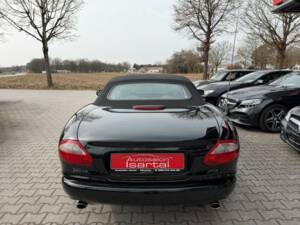 Image 19/34 of Jaguar XK8 4.0 (1997)