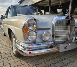 Image 33/60 of Mercedes-Benz 280 SE (1969)