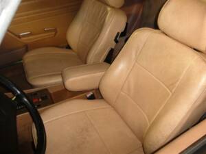 Immagine 2/20 di Mercedes-Benz 560 SL (1987)