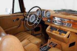 Image 9/32 of Mercedes-Benz 280 SE 3,5 (1971)