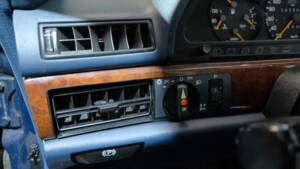 Afbeelding 11/32 van Mercedes-Benz 560 SEL (1990)