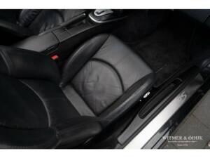 Bild 25/29 von Porsche 911 Carrera 4S (2006)