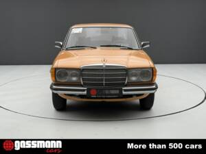 Immagine 7/15 di Mercedes-Benz 300 D (1977)