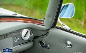 Image 30/49 of Mercedes-Benz 230 SL (1964)