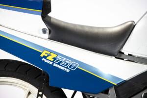 Bild 28/50 von Yamaha FZ 750 (1986)