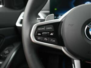 Image 29/50 of BMW 330i xDrive Touring (2025)