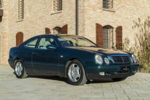 Image 15/50 of Mercedes-Benz CLK 200 (1997)