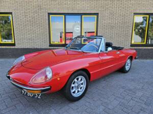 Image 1/8 of Alfa Romeo 2000 Spider Veloce (1974)