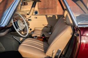 Image 24/70 de Mercedes-Benz 230 SL (1966)